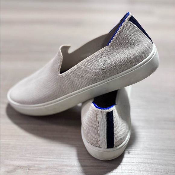 Light Gray Slip-On Loafers with Elastic‎ Goring and Rubber Sole - Picture 4 of 7